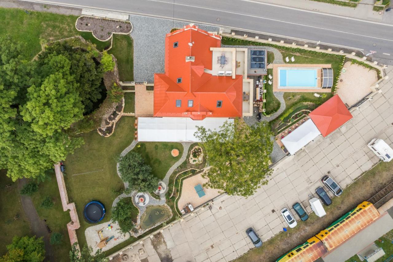 Villa Libosad Jičín Buitenkant foto