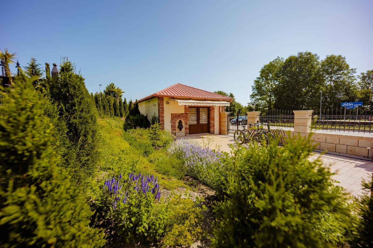 Villa Libosad Jičín Buitenkant foto